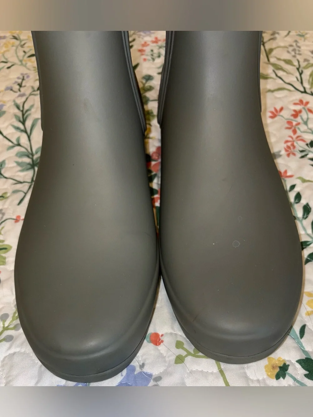 Hunter dark sage green rubber slip-on ankle rain boots Size 10 round toe